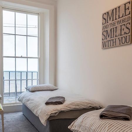 Seaside Serenity: Stylish Sea View Apartments In Херн Бей Екстериор снимка