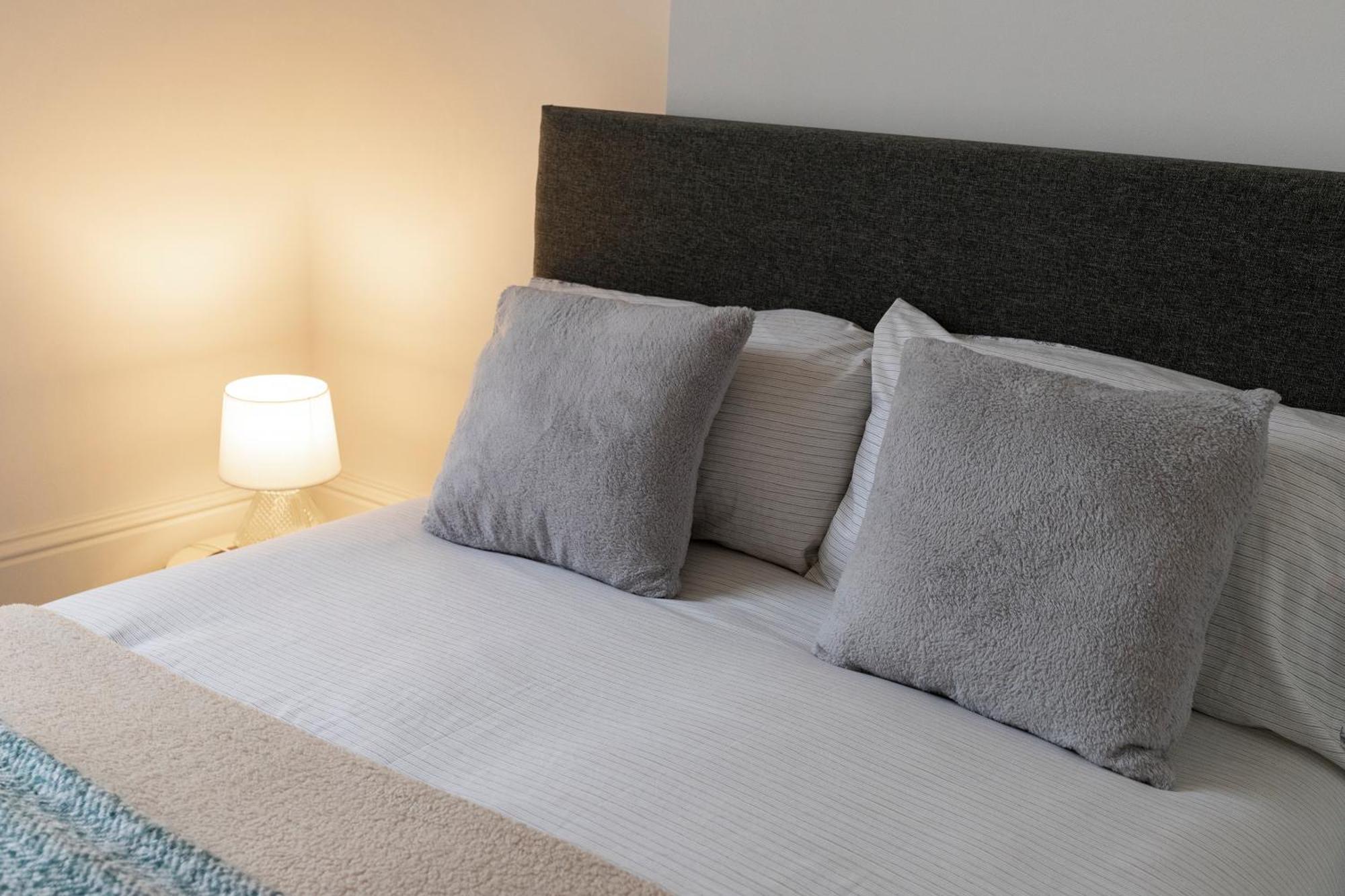 Seaside Serenity: Stylish Sea View Apartments In Херн Бей Екстериор снимка