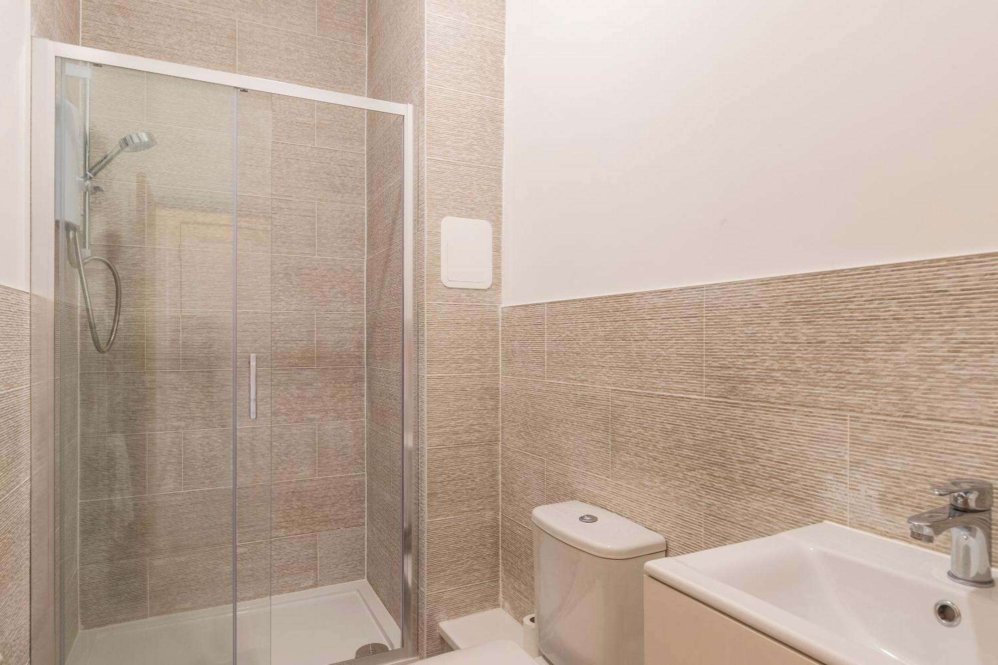Seaside Serenity: Stylish Sea View Apartments In Херн Бей Екстериор снимка