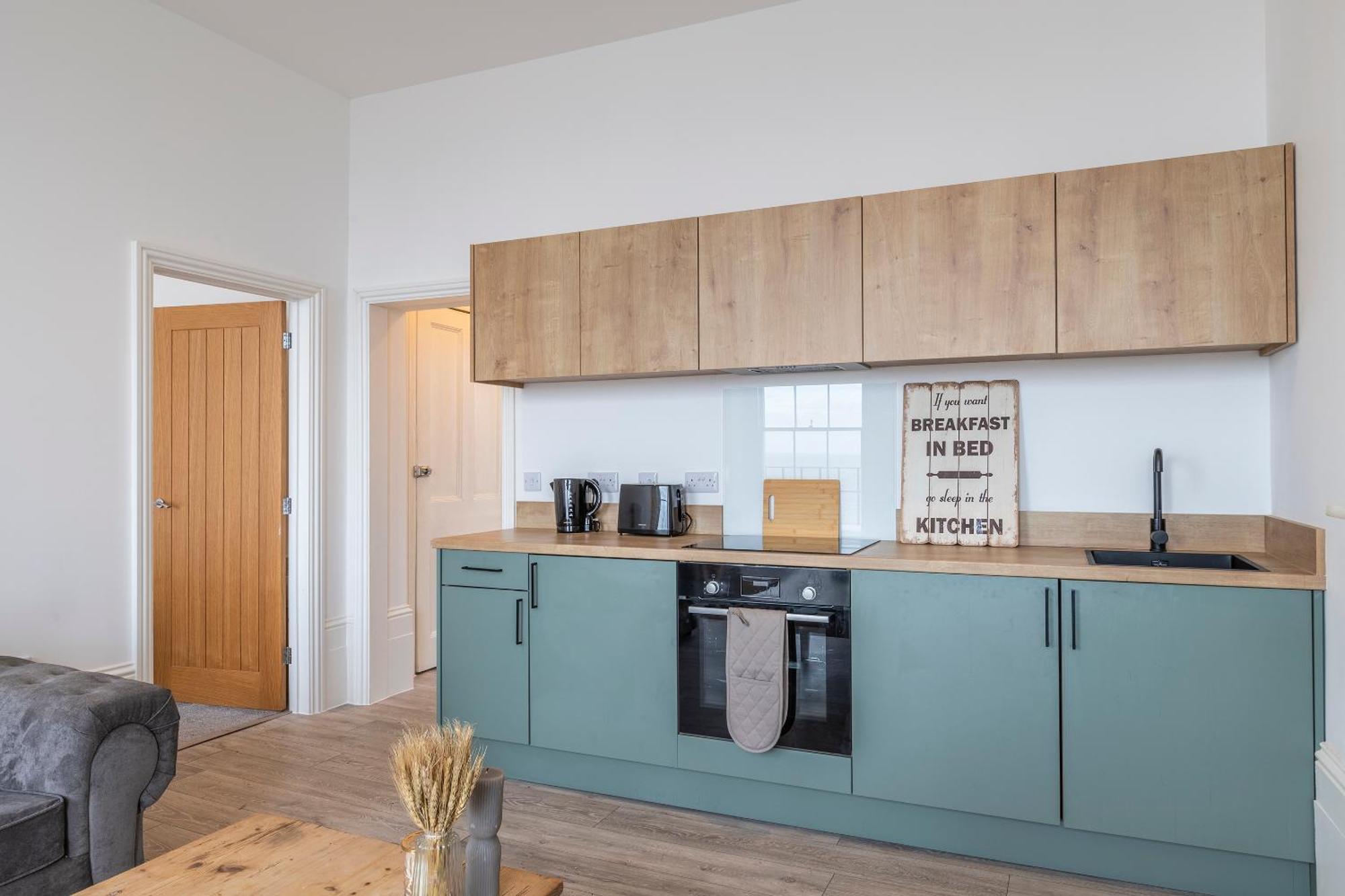 Seaside Serenity: Stylish Sea View Apartments In Херн Бей Екстериор снимка