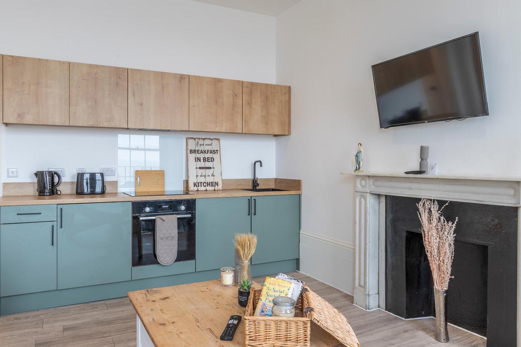 Seaside Serenity: Stylish Sea View Apartments In Херн Бей Екстериор снимка