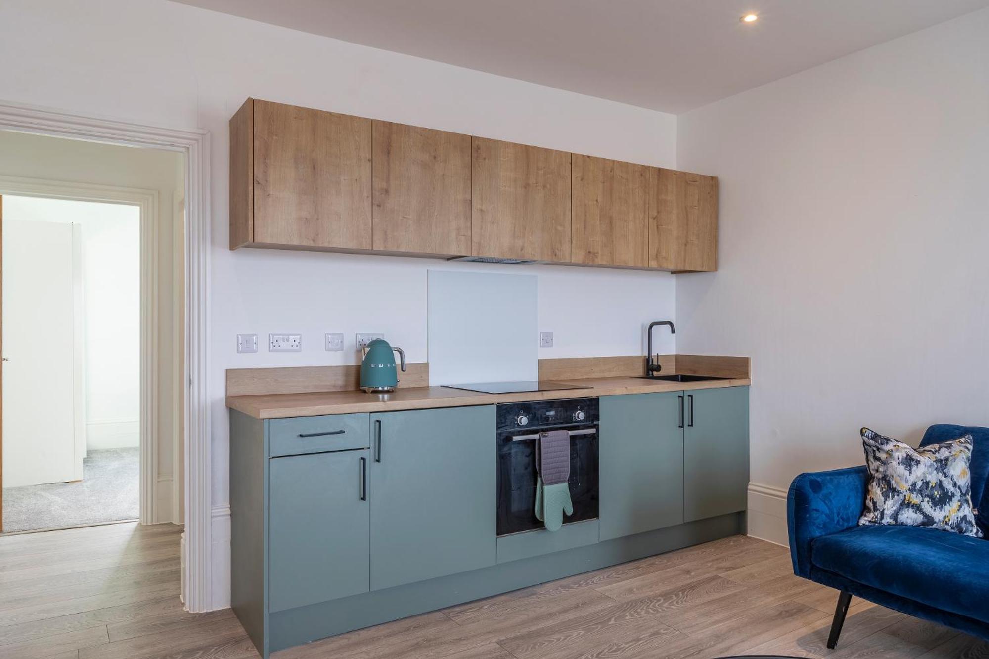 Seaside Serenity: Stylish Sea View Apartments In Херн Бей Екстериор снимка