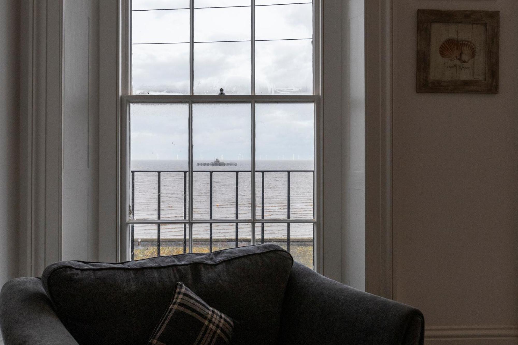 Seaside Serenity: Stylish Sea View Apartments In Херн Бей Екстериор снимка