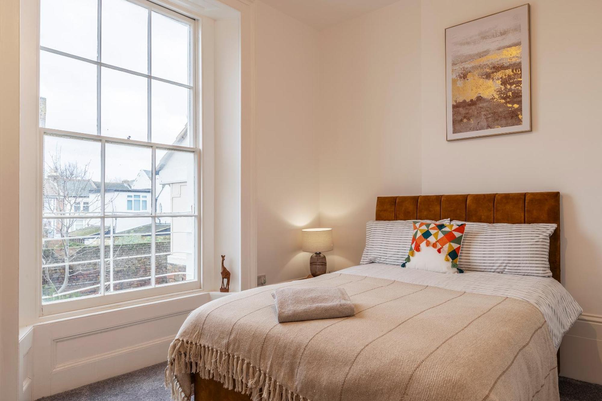 Seaside Serenity: Stylish Sea View Apartments In Херн Бей Екстериор снимка