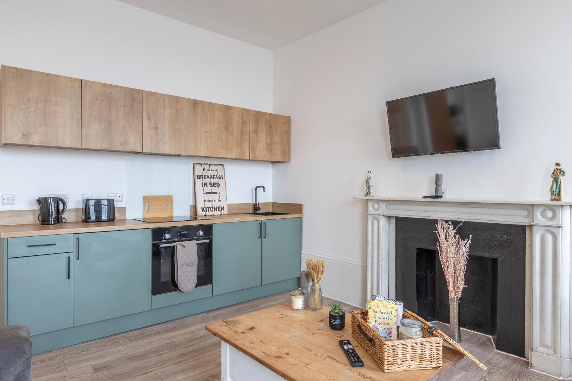 Seaside Serenity: Stylish Sea View Apartments In Херн Бей Екстериор снимка