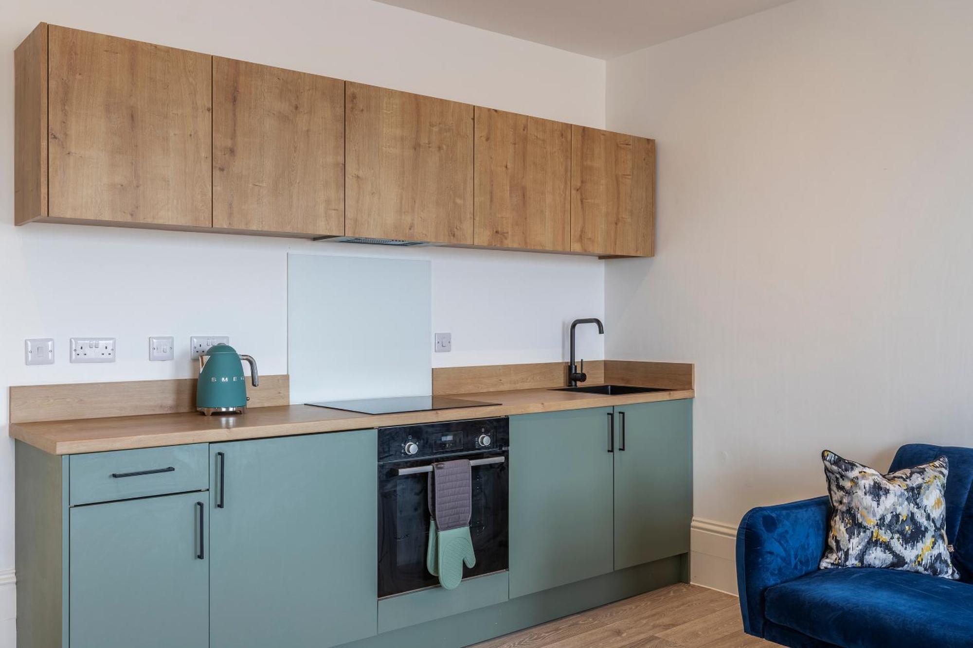 Seaside Serenity: Stylish Sea View Apartments In Херн Бей Екстериор снимка