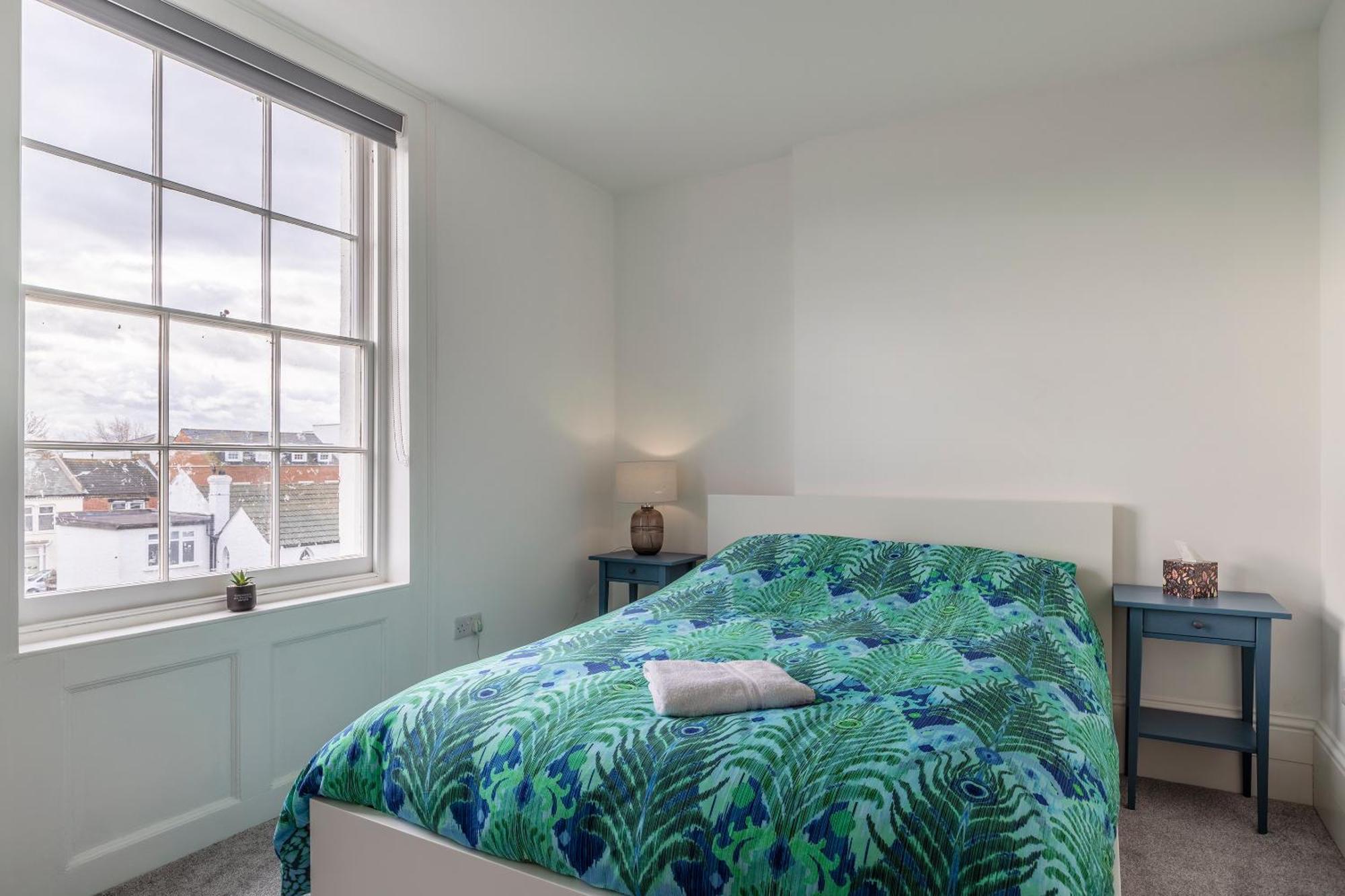 Seaside Serenity: Stylish Sea View Apartments In Херн Бей Екстериор снимка