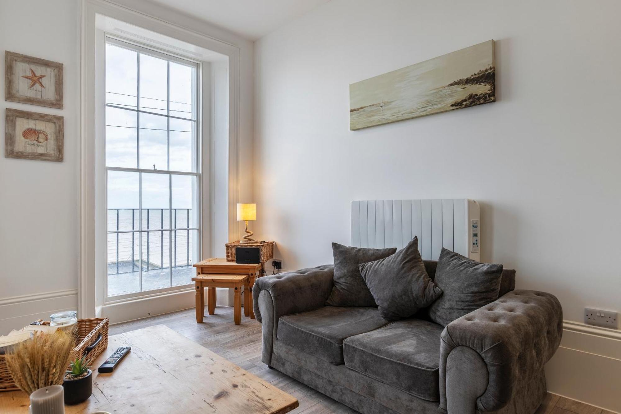 Seaside Serenity: Stylish Sea View Apartments In Херн Бей Екстериор снимка