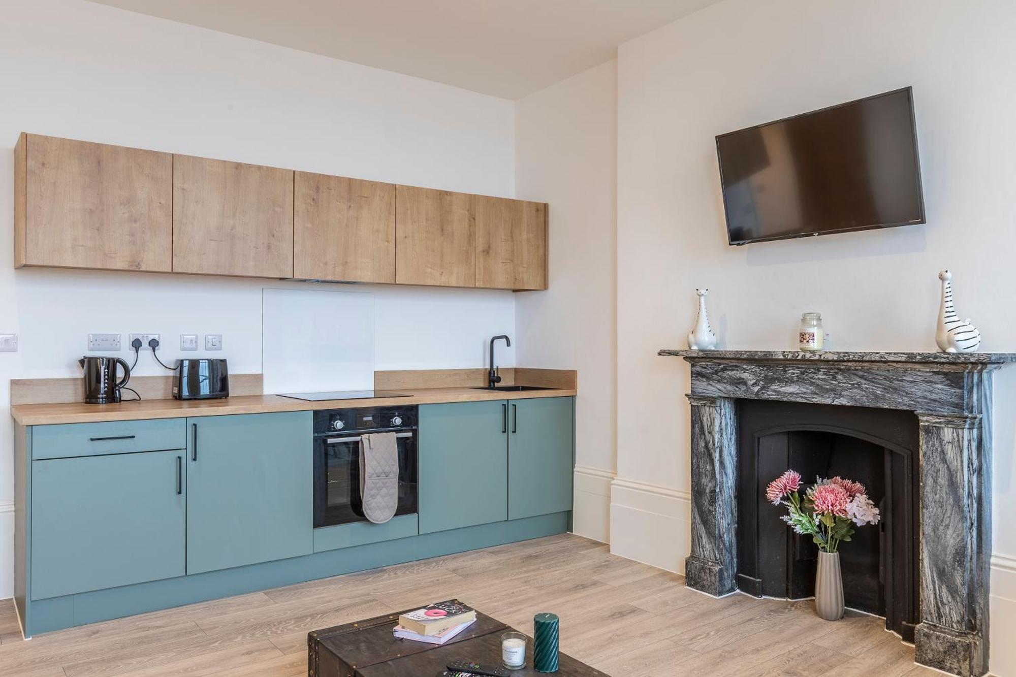 Seaside Serenity: Stylish Sea View Apartments In Херн Бей Екстериор снимка